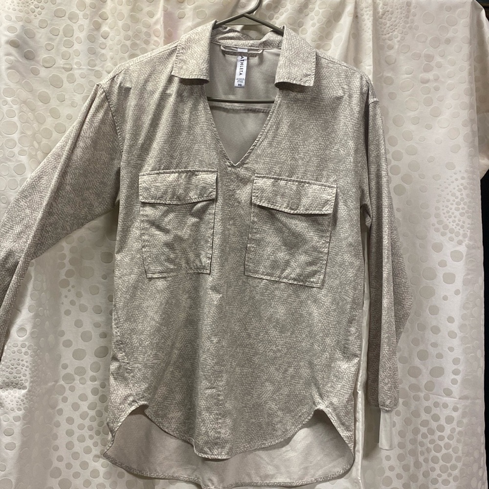 ATHETA zima printed v-neck collared viper top-grey